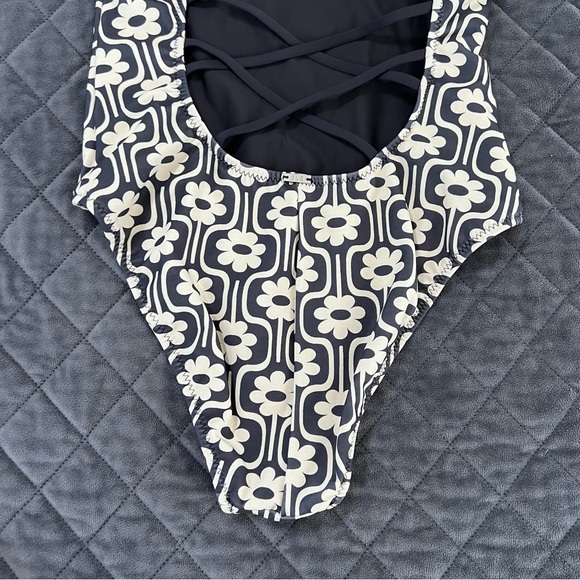 Ele Swims Women Small One Piece Swimsuit Spanish Daisy Floral B14 - Picture 3 of 7